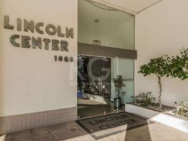 Ótima sala comercial no Centro Empresarial Lincoln Center, na Av. Carlos Gomes, com 122m² privativos, com divisórias para 4 amplas salas e mais sala de recepção, 2 banheiros, e cozinha. Instalação elé