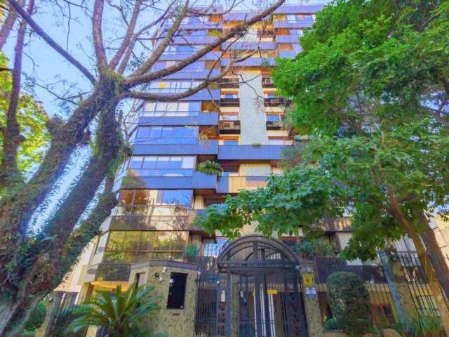 Magnífico apartamento com 190m2 privativos no bairro Auxiliadora em Porto Alegre: Planta muito bem resolvida, conta com amplo living de 3 ambientes, com lareira e sacadão com churrasqueira, lavabo e h