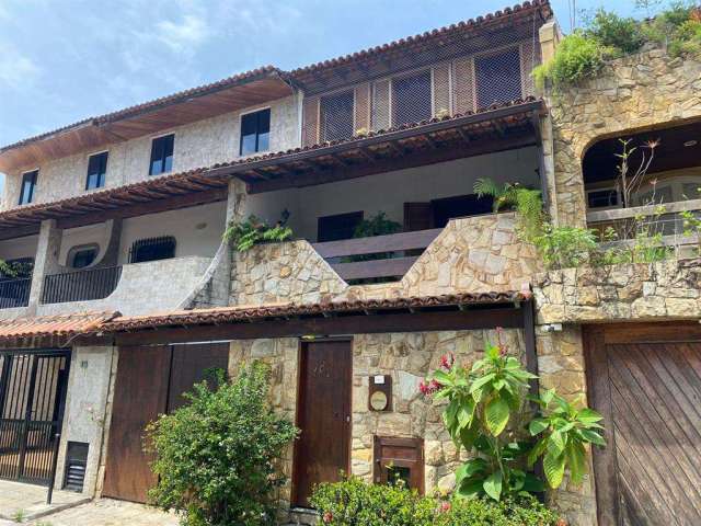 Casa Triplex em Condomínio, à venda, com 200 m², na Barra da Tijuca
