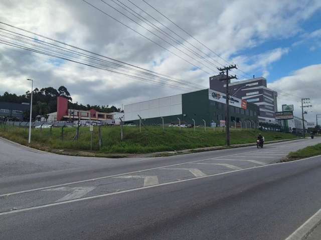 Terreno de Esquina Frente para BR 101 com 2.842 m², Próximo ao Continete Shopping, São José/SC