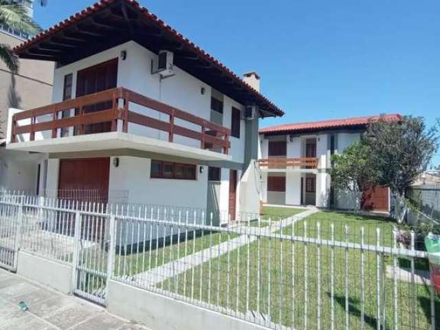 Casa para Venda em Torres, Centro, 5 dormitórios, 1 suíte, 2 banheiros, 1 vaga