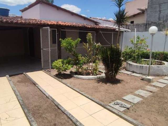 Casa residencial para Venda em rua pública, Caseb, Feira de Santana, 3 quartos, 1 suíte, 1 sala, 1 banheiro, 2 vagas, 300m² área total.