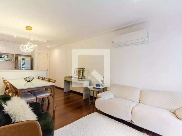 Apartamento com 2 quartos (1 suíte) à venda em Moema, São Paulo, com 1 vaga.