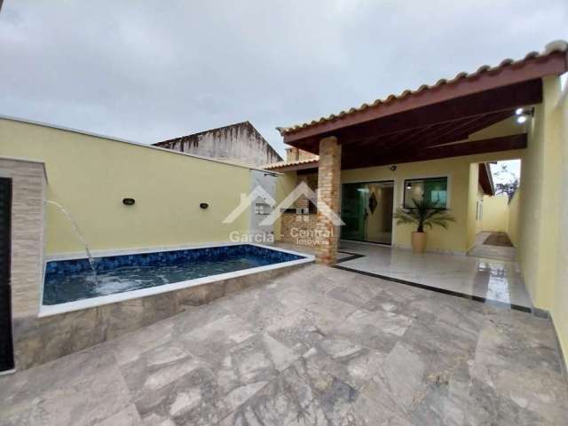Casa em Peruíbe nova e moderna com 3 quartos e área de lazer com churrasqueira e piscina
