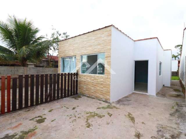 2 casas em Peruíbe, cada casa com 2 quartos, sala, cozinha e banheiro