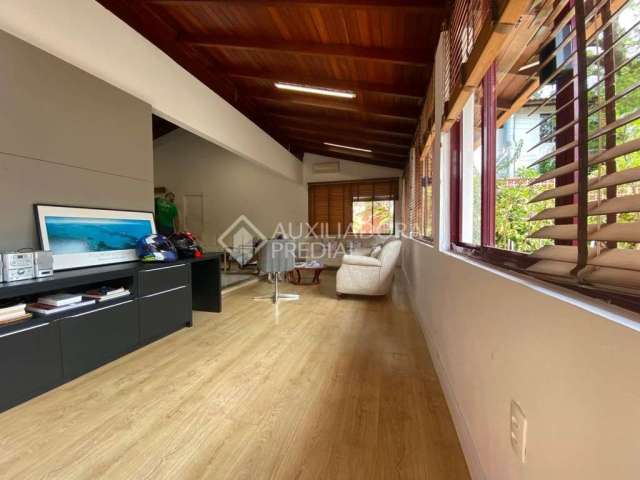 Casa com 6 quartos à venda na Avenida Luiz Boiteux Piazza, 5110, Ponta das Canas, Florianópolis, 8085 m2 por R$ 3.500.000