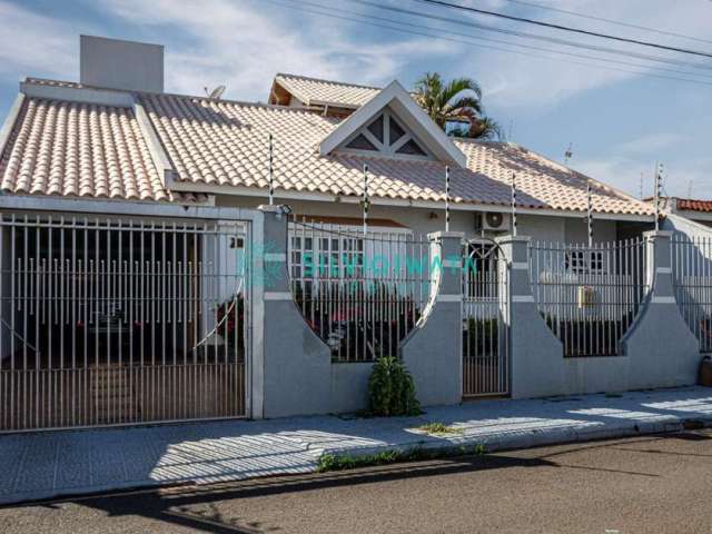 Casa à venda em Maringá - PR - Jd América