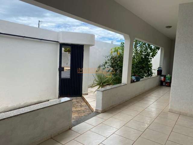 Casa à venda no bairro Jardim Milenium - Araguari/MG