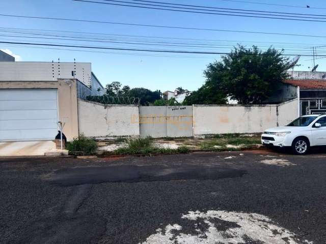 Terreno à venda no bairro Industrial - Araguari/MG