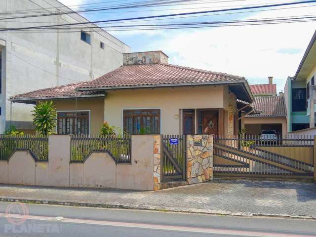 Casa com 3 quartos para alugar na Rua José Narloch, 1089, Tifa Martins, Jaraguá do Sul, 205 m2 por R$ 3.421