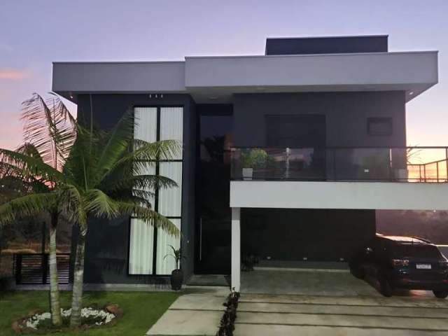 Casa com 3 dormitórios à venda, 600 m² por R$ 2.200.000 - Condomínio Lago Dourado - Jacareí/SP