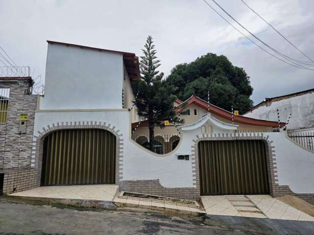 Casa no Cj. Belvedere c/ 3 Suítes Planalto