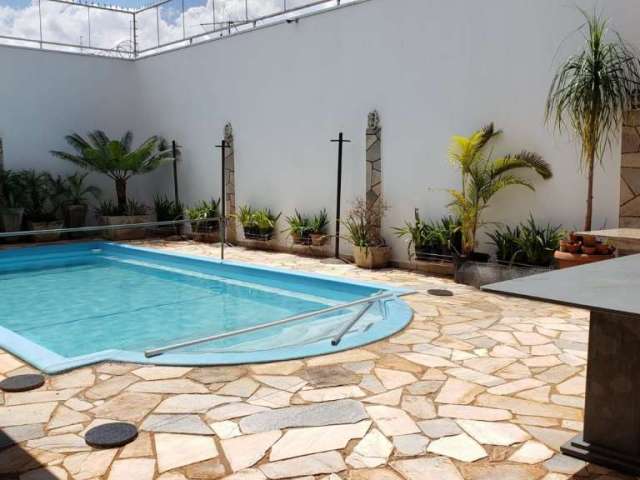 Casa com 6 dormitórios para alugar, 380 m² por R$ 7.000,00/mês - Parque das Américas - Uberaba/MG