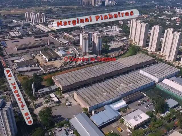 Galpão industrial e logístico para alugar no Jaguaré em São Paulo que permite o abastecimento na cidade sem necessidade de pagar pedágio.