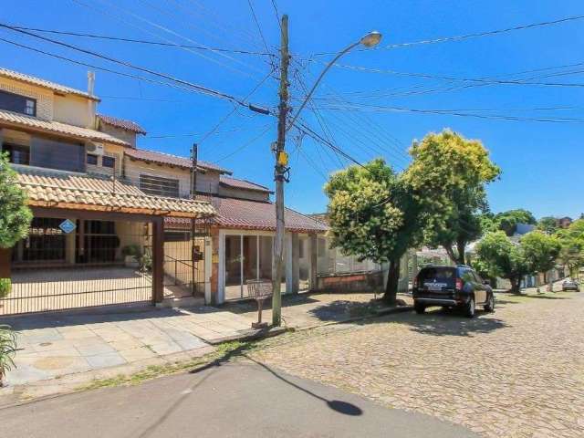 Casa com 3 quartos à venda na Rua Doutor Egydio Michaelsen, --, Cavalhada, Porto Alegre por R$ 680.000