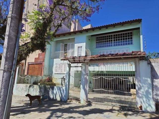 Casa com 3 quartos à venda na Avenida São Sebastião, 407, Nonoai, Porto Alegre por R$ 500.000