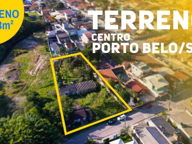 Área no centro de Porto Belo