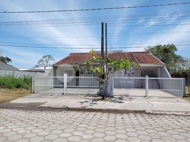 casa a venda com 02 quartos e piscina, balneario monções- Pontal do Paraná