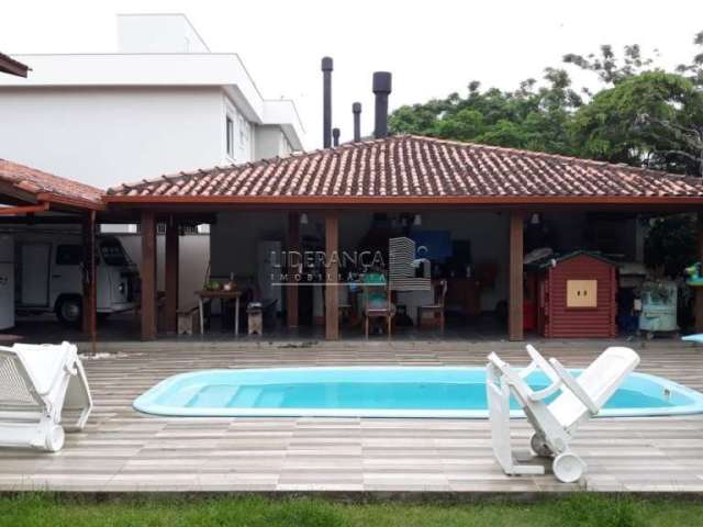 Casa em condomínio fechado com 4 quartos à venda na Rua Luiz Henrique Rosa, --, Lagoa da Conceição, Florianópolis por R$ 2.100.000