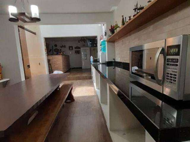 Sobrado com 3 dormitórios à venda, 250 m² por R$ 700.000,00 - Uberaba - Curitiba/PR