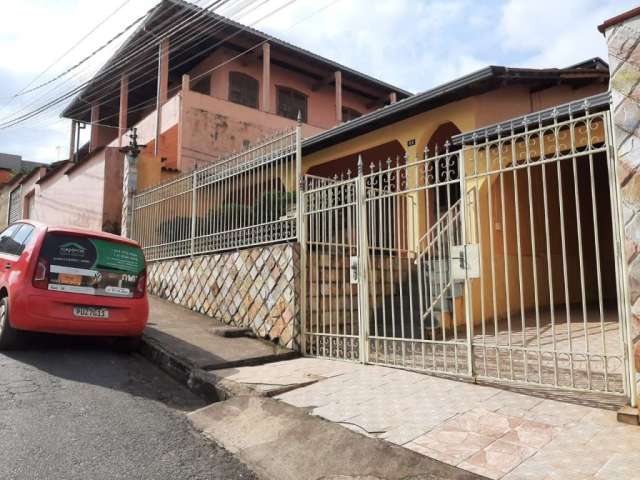 Casa com 3 quartos à venda na Rua Dois, 96, Vila Maquiné, Mariana por R$ 1.100.000