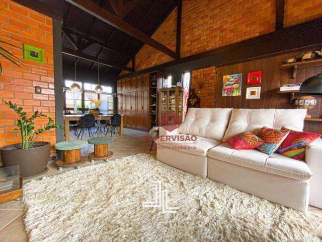 Casa com 5 quartos à venda, 550 m² por R$ 2.950.000 - Itacorubi - Florianópolis/SC