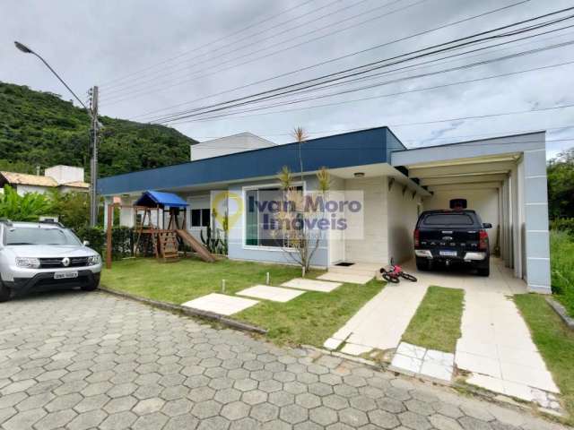 Casa à venda em Ponta das Canas  -  Florianópolis - SC