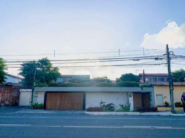 Casa duplex à venda com quatro (04) quartos e 378 m² de área útil em Piedade, Jaboatão-PE.