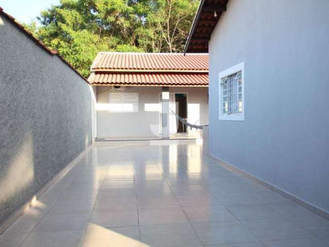Casa térrea 150 m2 área útil e 282,62 m2 de terreno, 3 dormitórios, 2 banheiros, 4 vagas