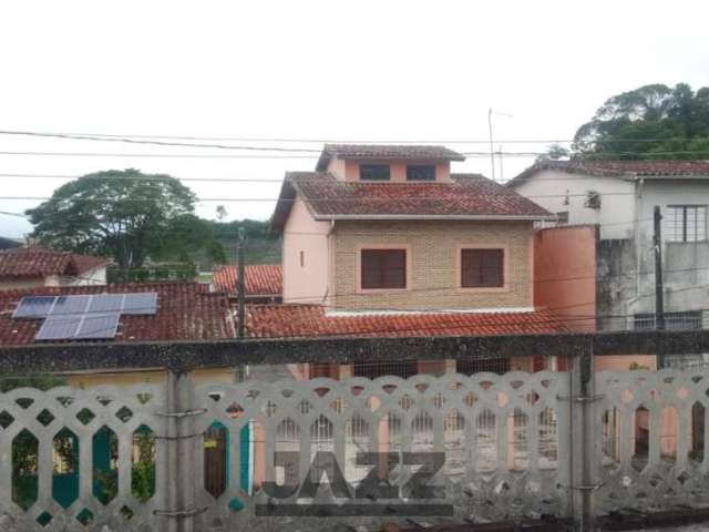 Casa à venda no Bairro do Sumaré, Caraguatatuba - Oportunidade única!- 3 quartos