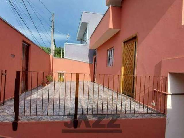 Casa a venda no Jardim Oreana, Boituva, SP, possui 3 quartos, sendo 1 suíte com closet, sala, cozinha, quintal e garagem para 4 carros.