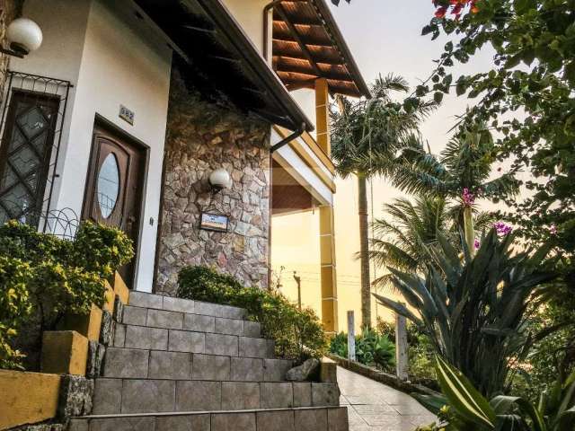 Casa em Coqueiros  -  Florianópolis