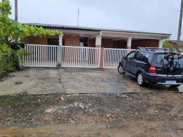 Casa com 2 quartos à venda na Avenida Loanda, Centro, Guaratuba por R$ 320.000