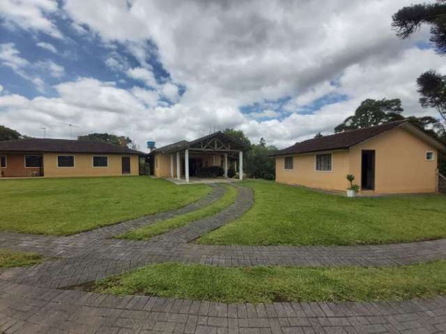 Chácara mobiliada com 5 dormitórios à venda, 46.500 m² por R$ 1.600.000 - Colônia Malhada - São José dos Pinhais/PR