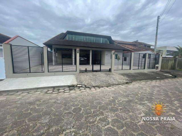 Sobrado com piscina a 300 metros da praia à venda, 327 m² por R$ 1.100.000 - Jardim Perola do Atlântico - Itapoá/SC
