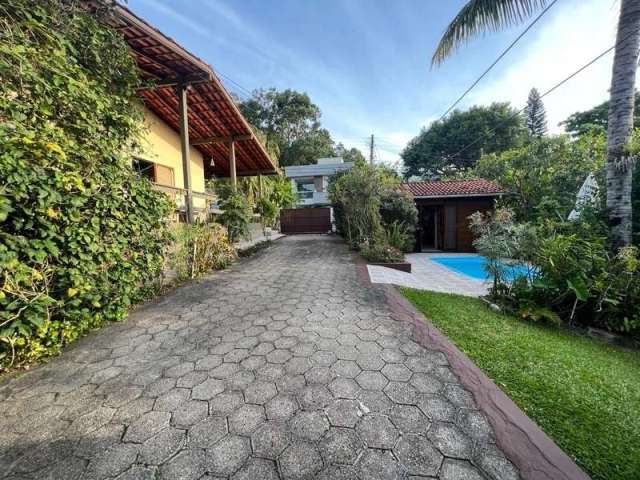 Casa com 4 quartos à venda na Rua Florisbelo Silva, 149, Sambaqui, Florianópolis, 160 m2 por R$ 2.128.000