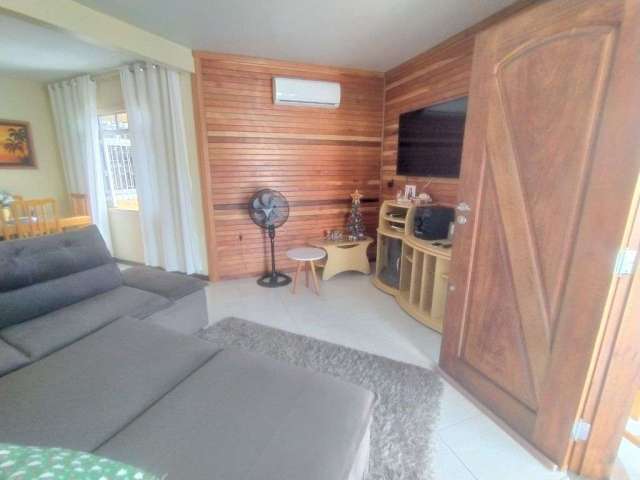 Casa com 3 dormitórios à venda, 150 m² por R$ 690.000,00 - Ponte do Imaruim - Palhoça/SC