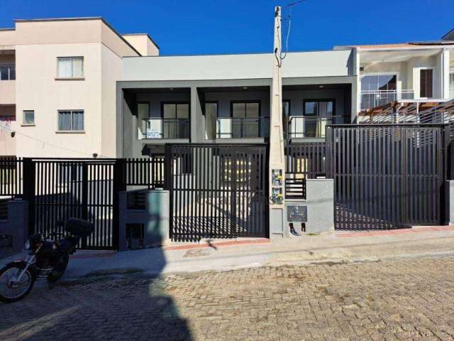Sobrado com 2 dormitórios à venda, 85 m² por R$ 440.000,00 - Serraria - São José/SC