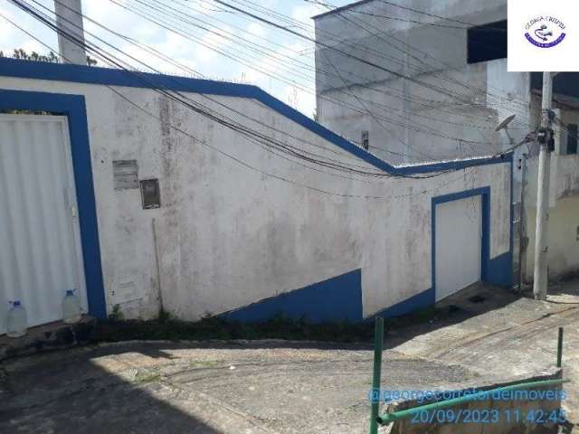 Casa com terreno amplo medindo 300 m² para construção e investimento na Cajazeiras X, escriturado a venda em Salvador Bahia
