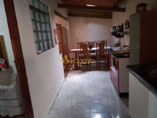 Casa  com 2 quartos - Bairro Jardim Maricá em Pindamonhangaba