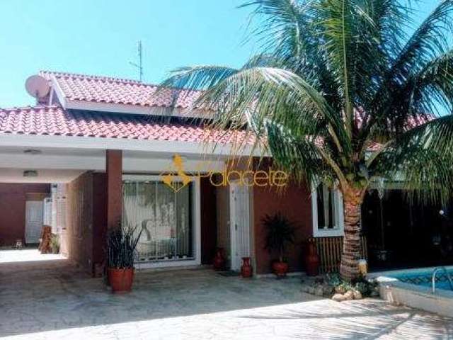 Casa  com 4 quartos - Bairro Vila Bourghese em Pindamonhangaba