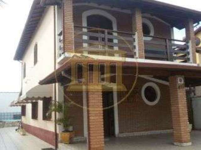 Casa sobrado com 3 quartos - Bairro Parque São Domingos em Pindamonhangaba