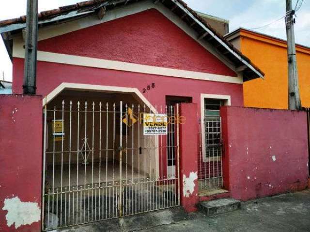 Casa  com 2 quartos - Bairro Centro em Pindamonhangaba