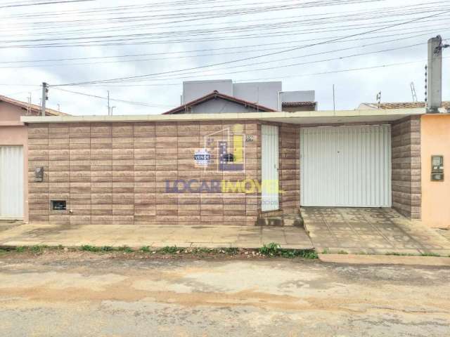 Casa Duplex (solta) com 5/4 sendo 1 suíte, com garagem para 4 carros no Bairro Felícia na região do