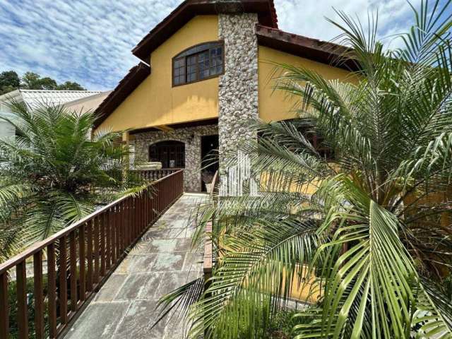 Casa com 4 dormitórios à venda, 490 m² por R$ 950.000,00 - Silveira da Motta - São José dos Pinhais/PR