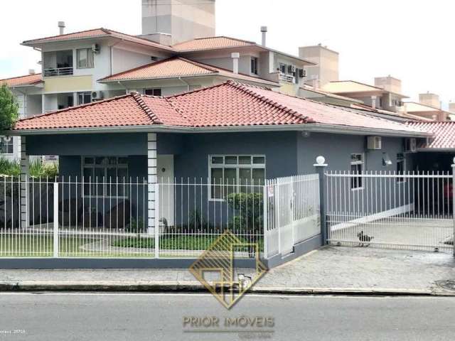 Casa para Venda em Florianópolis, Canasvieiras, 7 dormitórios, 2 suítes, 5 banheiros, 4 vagas