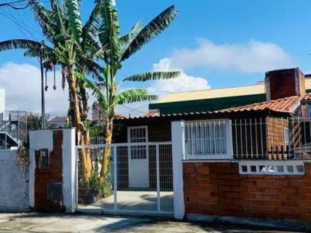 Casa para Venda em Florianópolis, Canasvieiras, 3 dormitórios, 1 suíte, 1 banheiro, 2 vagas