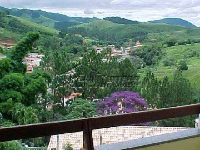Linda residência em Jambeiro com vista espetacular
