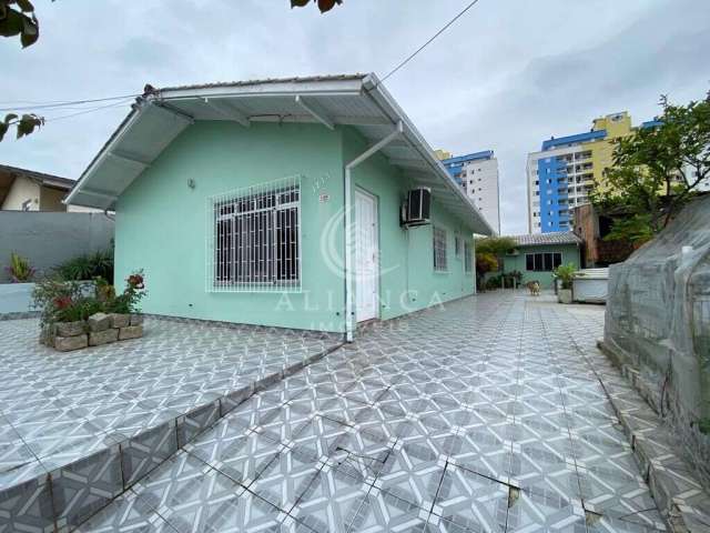Casa à venda no bairro Areias - São José/SC