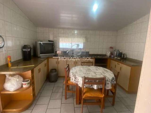 Encontre sua casa dos sonhos em Tabuleiro dos Oliveiras - Itapema! Com 120m², 3 dormitórios, 2 banheiros.  Locação por R$ 3.380.
